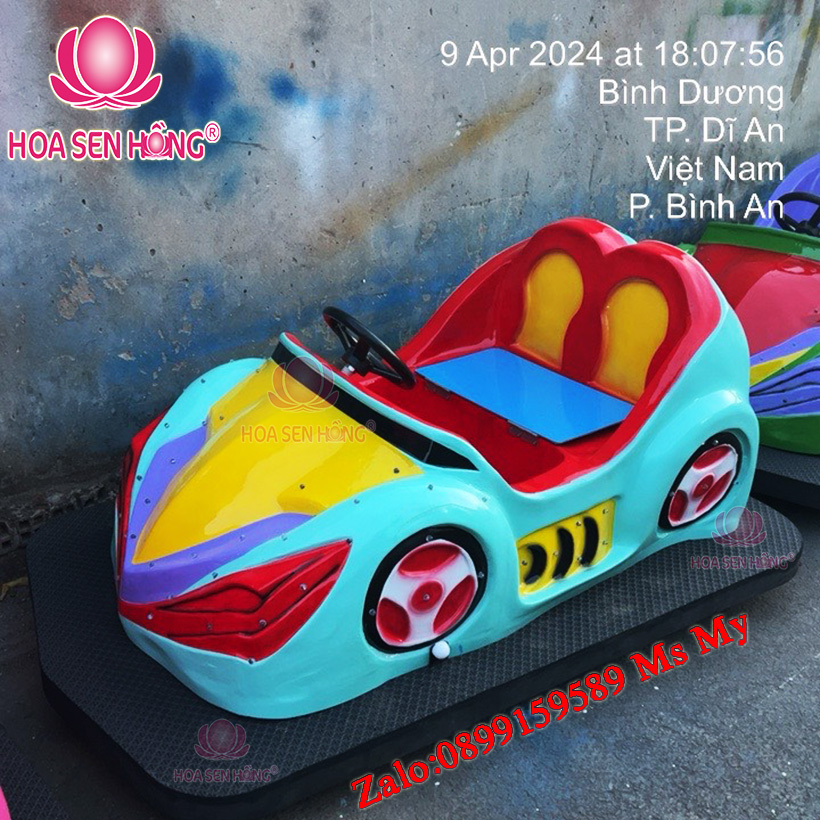 Xe điện đụng trẻ em