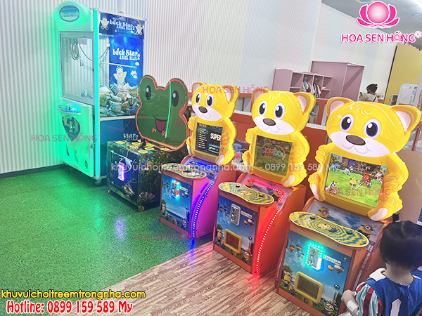 Máy game với hình dáng ngộ nghĩnh, giao diện đẹp mắt, âm thanh sôi động tăng độ thu hút với trẻ nhỏ và gia đình.
