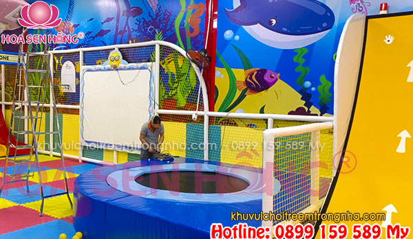 Sàn nhún cho khu vui chơi mang lại trải nghiệm vui nhộn, kích thích sự vận động và phát triển toàn diện cho trẻ em.