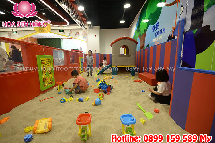 Hồ hạt là một trong những trò chơi yêu thích tại các khu vui chơi trong nhà, mang lại trải nghiệm vừa thú vị vừa kích thích giác quan cho trẻ em. Với thiết kế phù hợp, lựa chọn màu sắc tinh tế, và đảm bảo an toàn tối đa, hồ hạt trở thành điểm nhấn không thể thiếu để thu hút và giữ chân các gia đình. Hãy cùng khám phá cách thiết kế hồ hạt hoàn hảo cho khu vui chơi trẻ em.