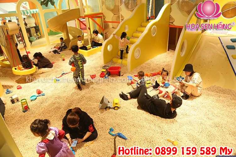 Hồ hạt là một trong những trò chơi yêu thích tại các khu vui chơi trong nhà, mang lại trải nghiệm vừa thú vị vừa kích thích giác quan cho trẻ em. Với thiết kế phù hợp, lựa chọn màu sắc tinh tế, và đảm bảo an toàn tối đa, hồ hạt trở thành điểm nhấn không thể thiếu để thu hút và giữ chân các gia đình. Hãy cùng khám phá cách thiết kế hồ hạt hoàn hảo cho khu vui chơi trẻ em.