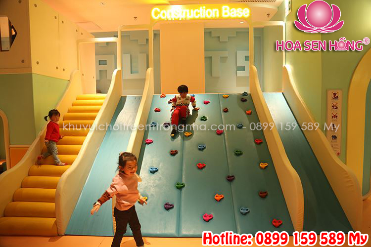 Khi nhắc đến khu vui chơi trẻ em, hình ảnh đầu tiên thường xuất hiện trong tâm trí là những chiếc máng trượt đầy màu sắc, sáng tạo và an toàn. Đây không chỉ là trò chơi quen thuộc mà còn là "linh hồn" của mỗi khu vui chơi, giúp trẻ nhỏ khám phá thế giới xung quanh qua những trải nghiệm thú vị.