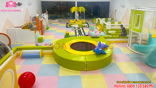 Sàn nhún cho khu vui chơi mang lại trải nghiệm vui nhộn, kích thích sự vận động và phát triển toàn diện cho trẻ em.