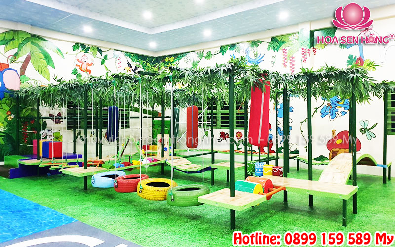 khu vui chơi vận động ngoài trời Hình ảnh khu vui chơi vận động thể chất với các trò chơi thể thao mini như bóng rổ, leo núi, và vượt chướng ngại vật