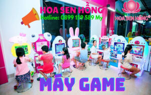 Máy game với hình dáng ngộ nghĩnh, giao diện đẹp mắt, âm thanh sôi động tăng độ thu hút với trẻ nhỏ và gia đình.