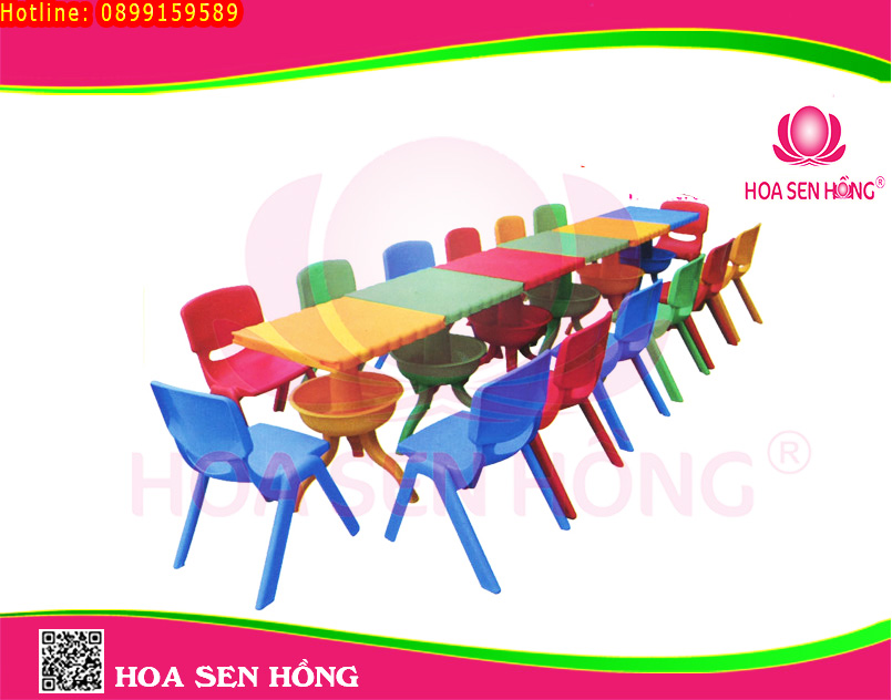 Bàn ghế không chỉ là những vật dụng cơ bản mà còn đóng vai trò quan trọng trong việc đảm bảo an toàn, phát huy tính sáng tạo của trẻ nhỏ