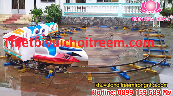 Xe lửa được thiết kế với tổng thể nhiều toa, đường ray uốn lượn linh hoạt, mang đến cảm giác thú vị cho người chơi.