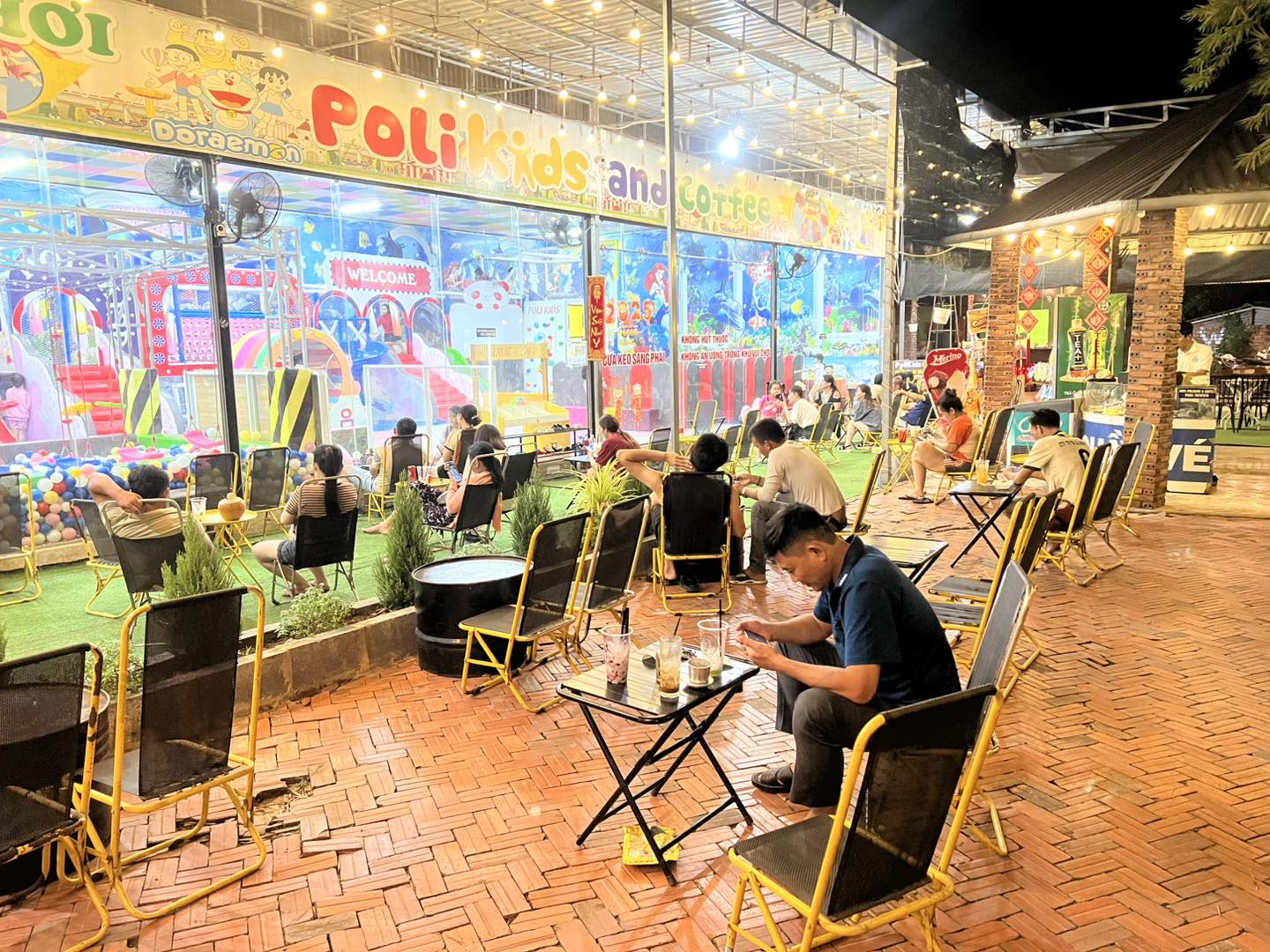 Poli Kids - Khu vui chơi trẻ em và cà phê